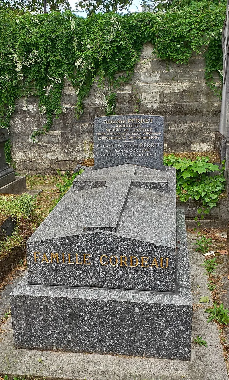 Photographie : la tombe d'Auguste Perret au cimetière du Montparnasse