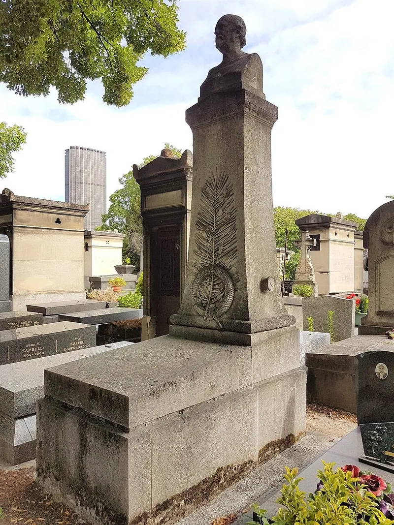 Photographie : la tombe d'Augustin-Alexandre Dumont au cimetière du Montparnasse
