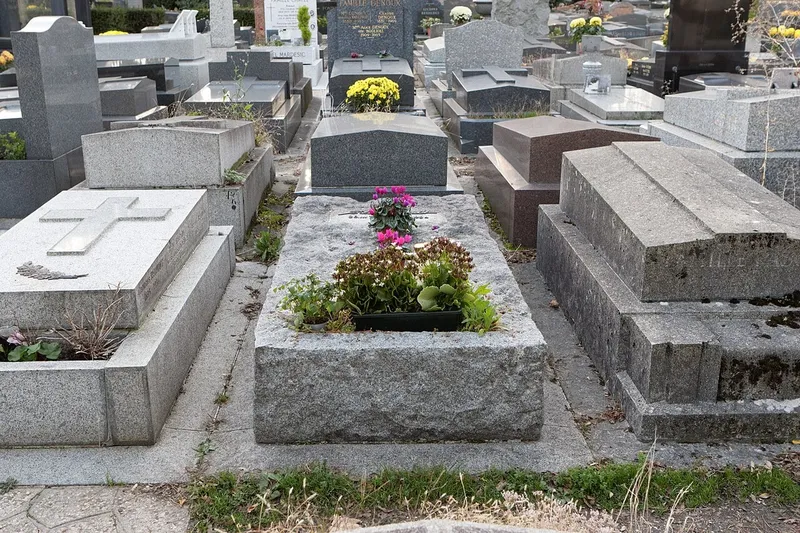 Photographie : la tombe d'Eduard Wiiralt au cimetière du Père-Lachaise