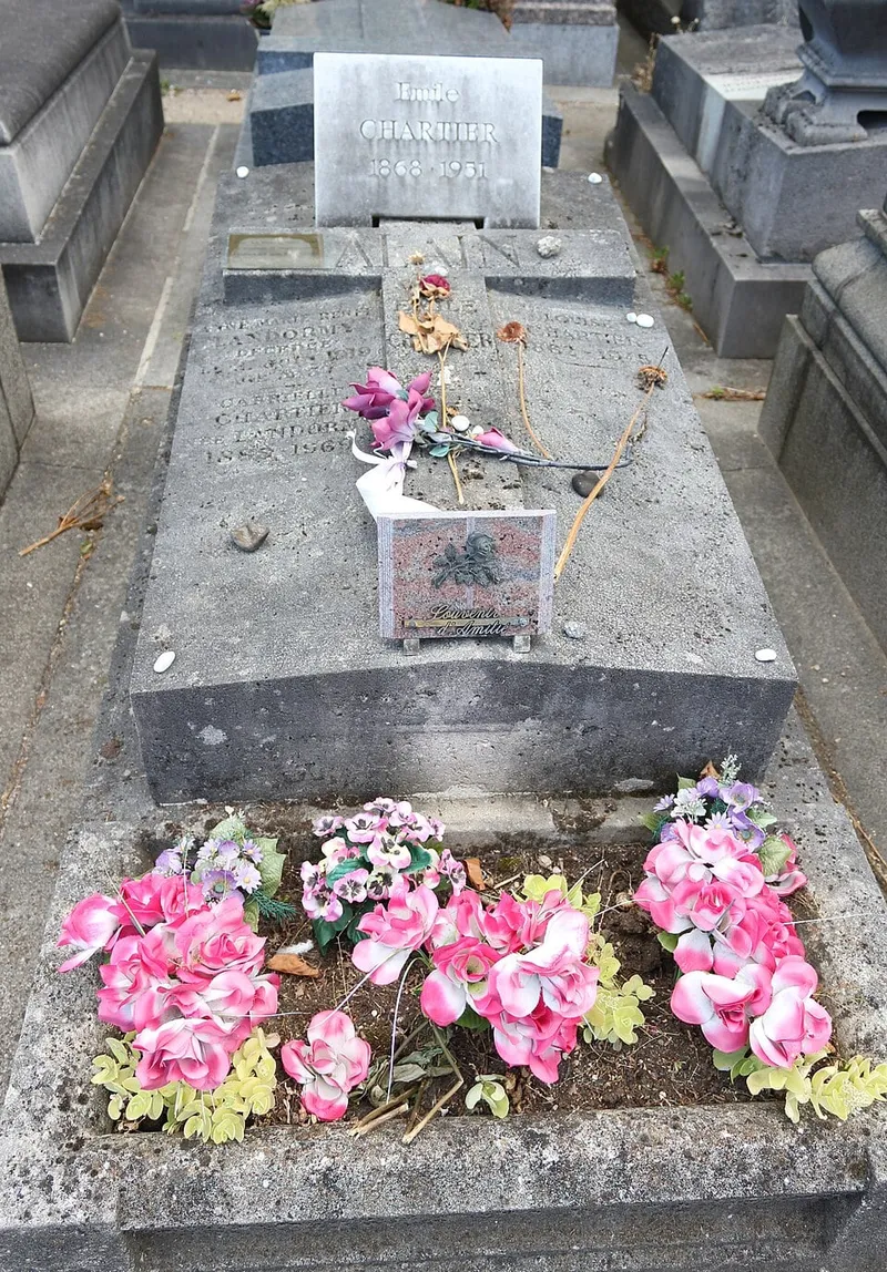 Photographie : la tombe d'Émile-Auguste Chartier au cimetière du Père-Lachaise