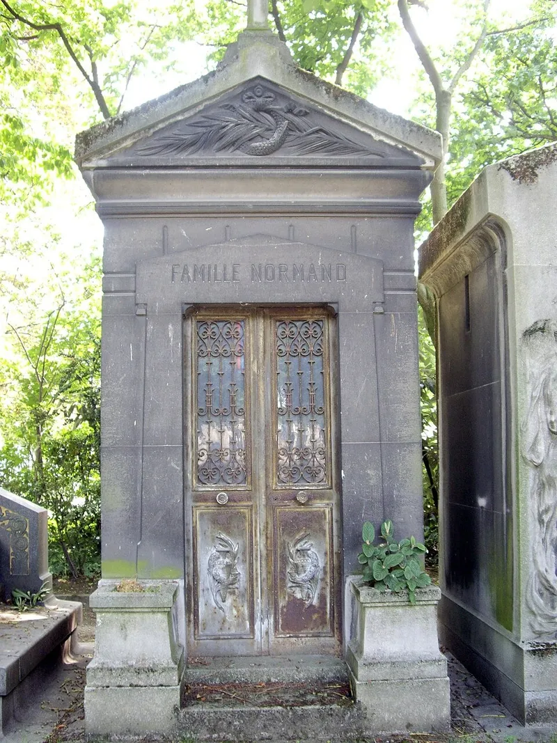 Photographie : la tombe d'Émilienne d'Alençon au cimetière des Batignolles