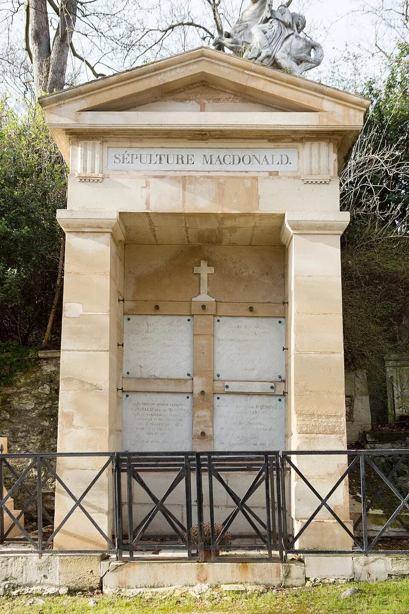Photographie : la tombe d'Étienne Jacques Joseph Alexandre MacDonald au cimetière du Père-Lachaise