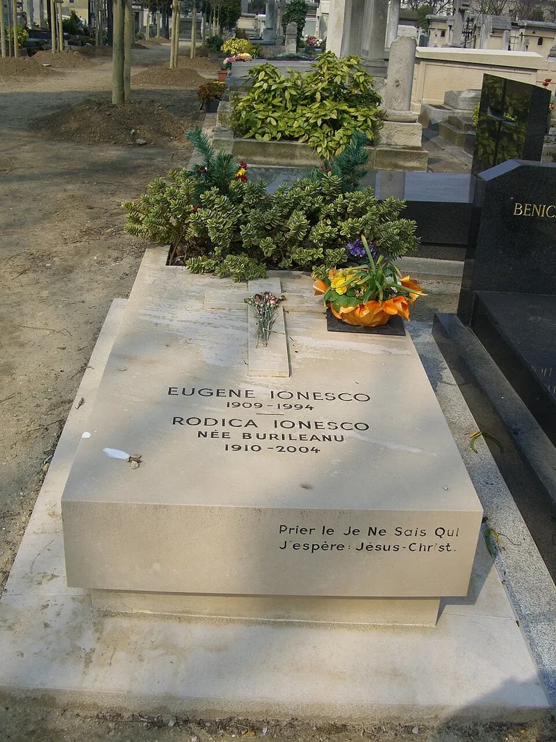 Photographie : la tombe d'Eugène Ionesco au cimetière du Montparnasse