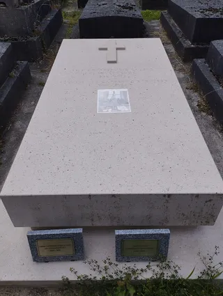 Photographie : la tombe d'Hélène Carrère d'Encausse au cimetière du Montparnasse
