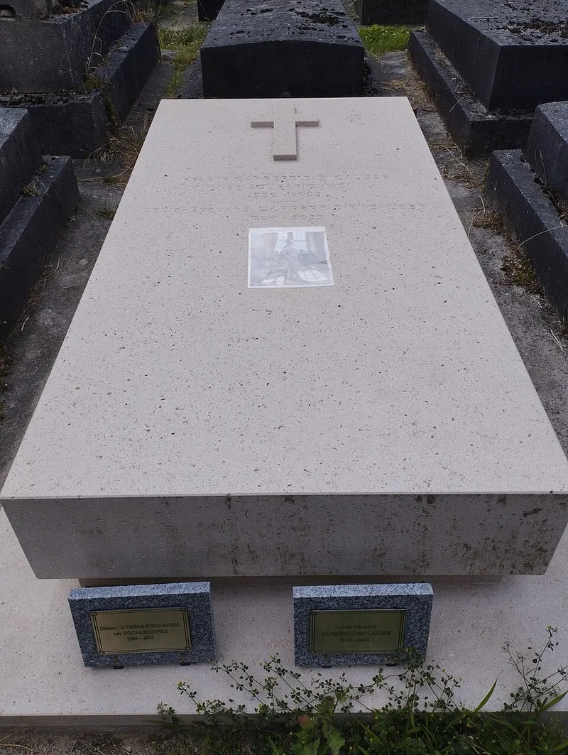 Photographie : la tombe d'Hélène Carrère d'Encausse au cimetière du Montparnasse