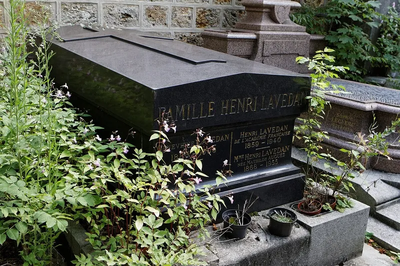 Photographie : la tombe d'Henri Lavedan au cimetière du Père-Lachaise