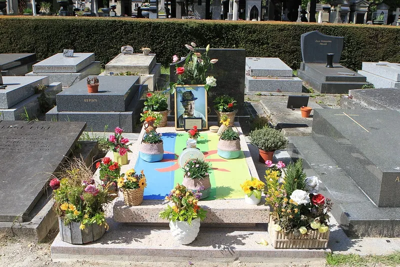 Photographie : la tombe d'Idir au cimetière du Père-Lachaise