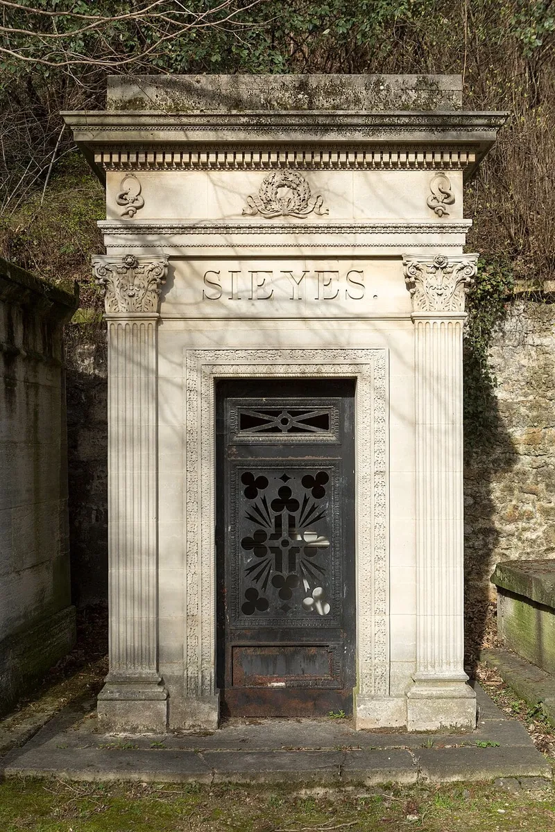 Photographie : la chapelle funéraire de Sieyès, au Père-Lachaise