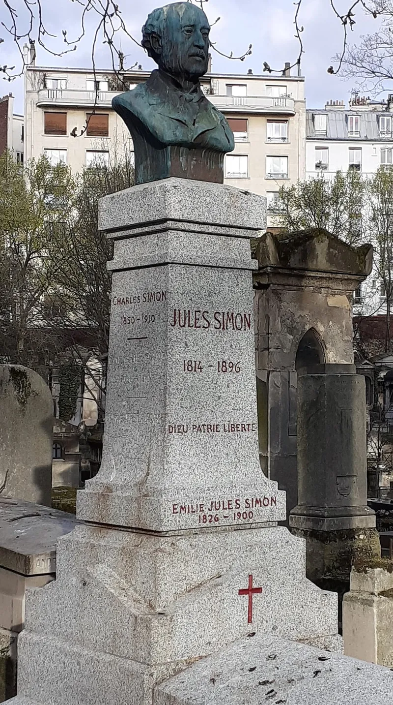 Photographie : la stèle de Jules Simon, surmontée de son buste