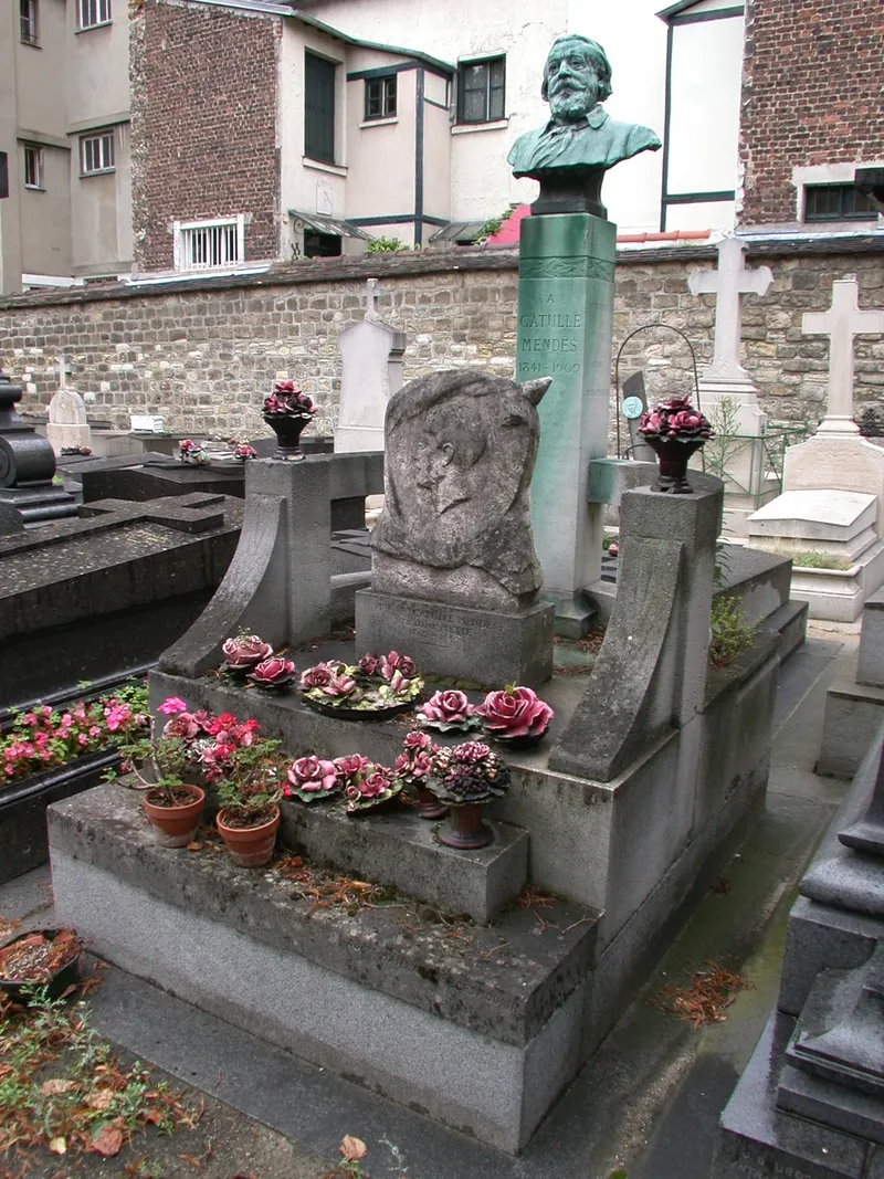 Photographie : la tombe de Catulle Mendès au cimetière du Montparnasse