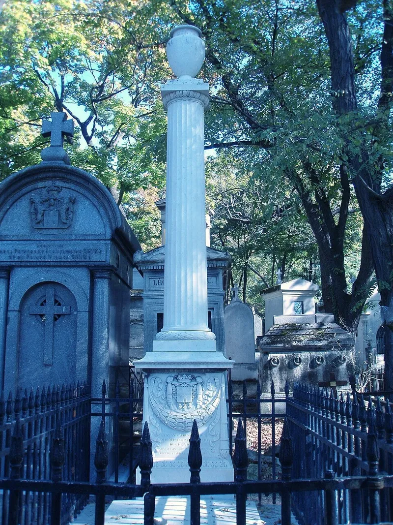 Photographie : la tombe d'Armand de Caulaincourt au cimetière du Père-Lachaise