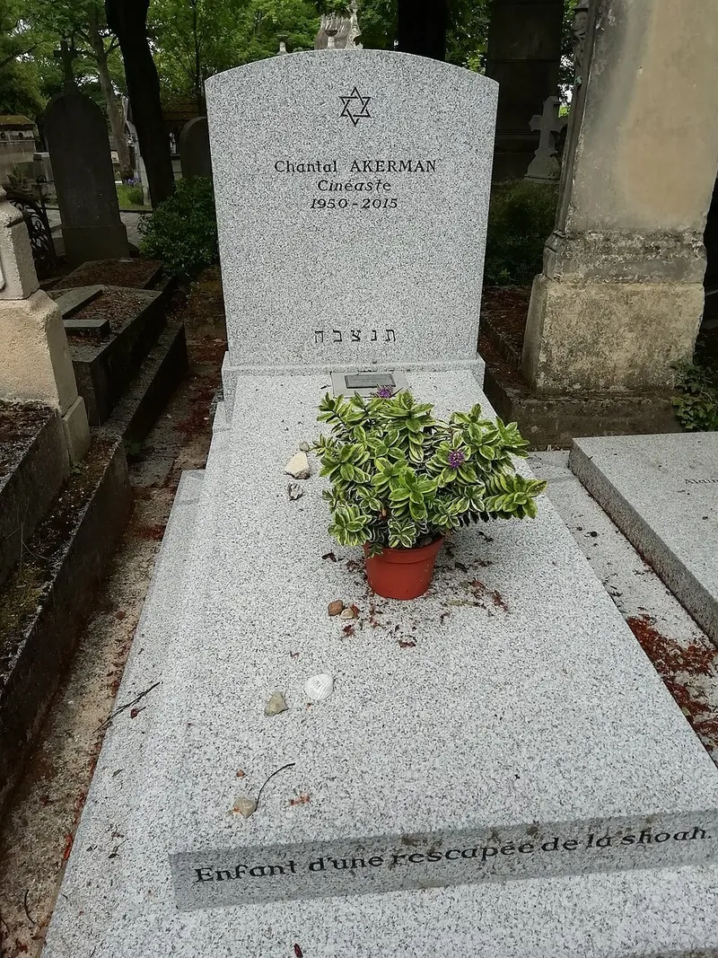 Photographie : la tombe de Chantal Akerman au cimetière du Père-Lachaise