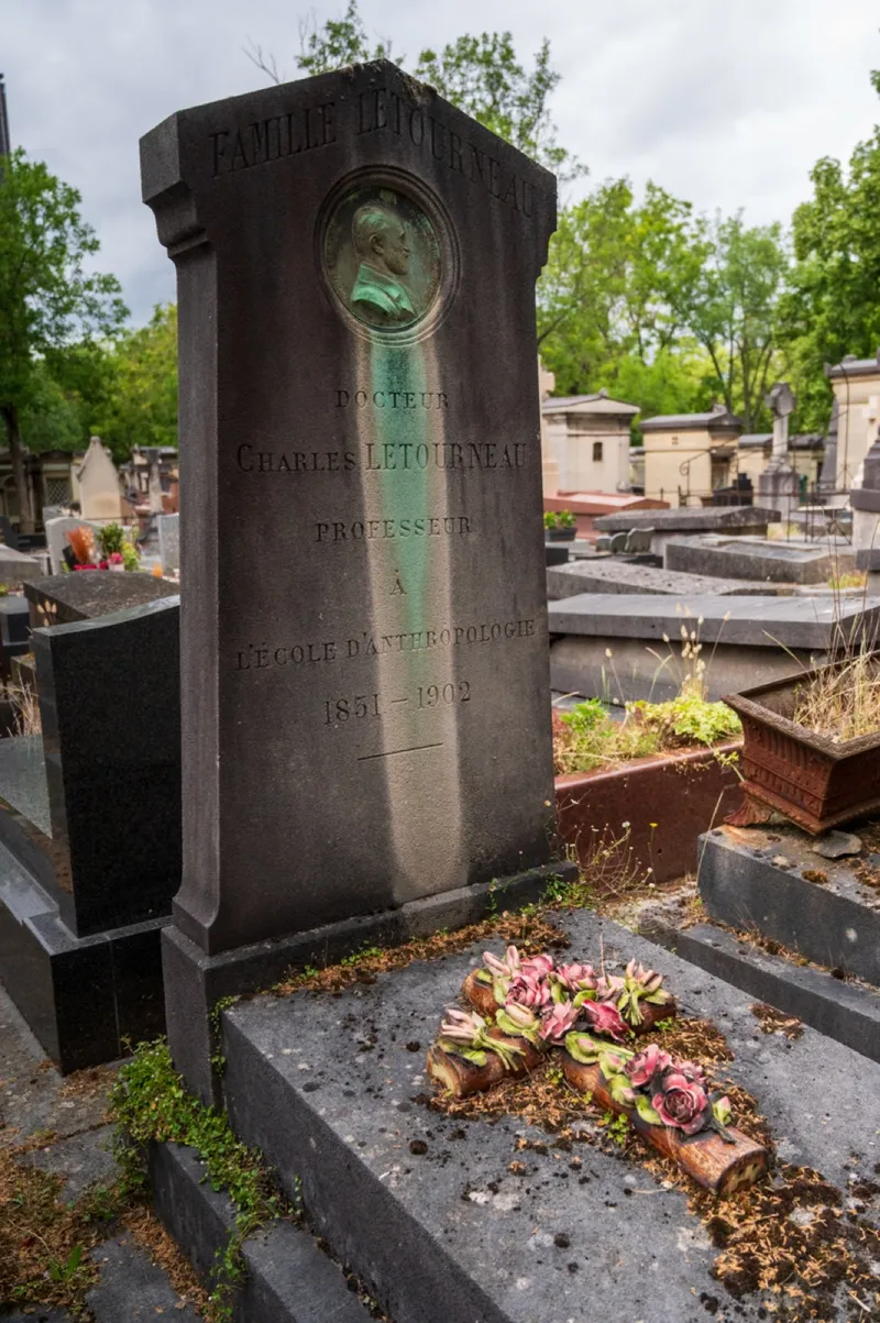Photographie : la tombe de Charles Letourneau au cimetière du Montparnasse