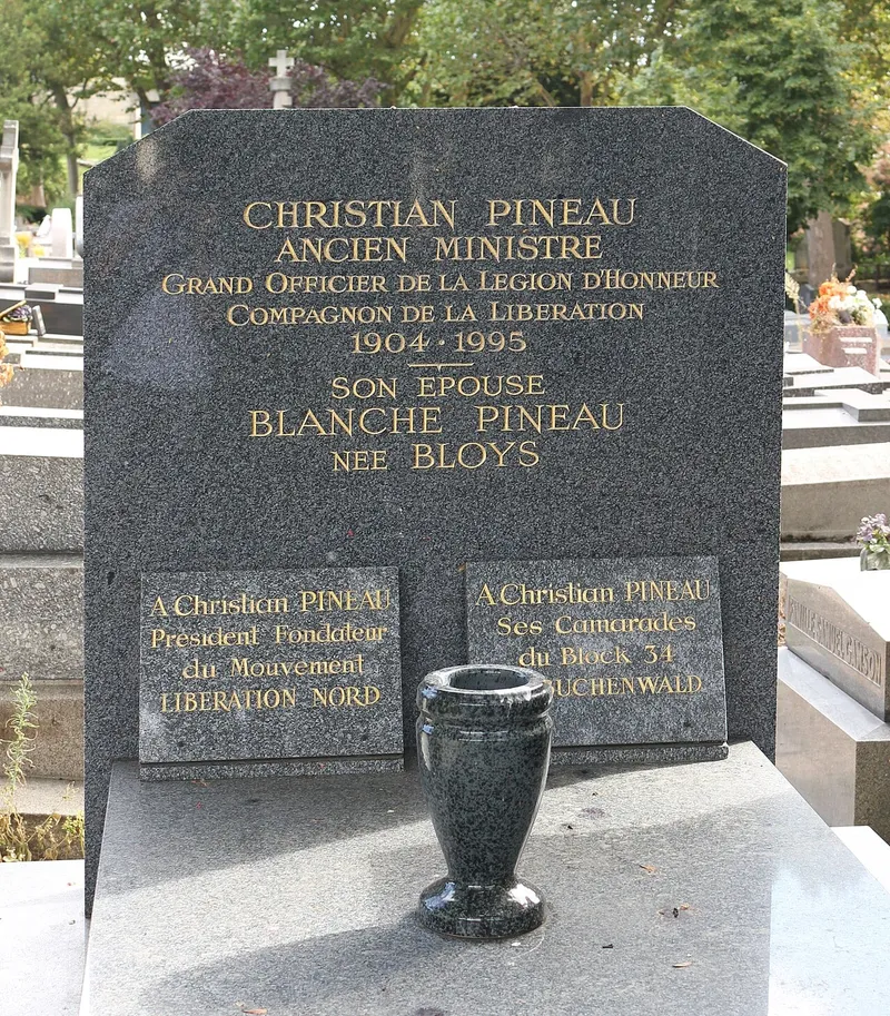 Photographie : la tombe de Christian Pineau au cimetière du Père-Lachaise