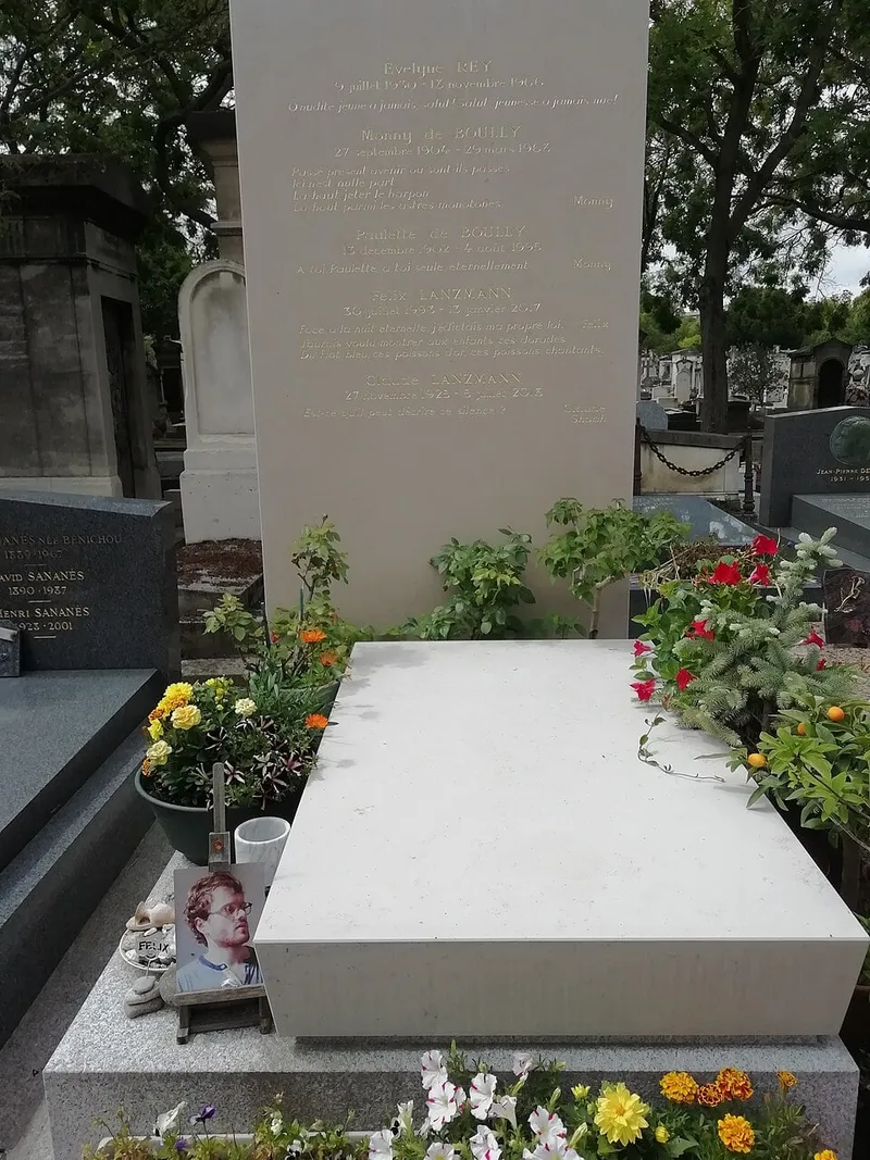 Photographie : la tombe de Claude Lanzmann au cimetière du Montparnasse