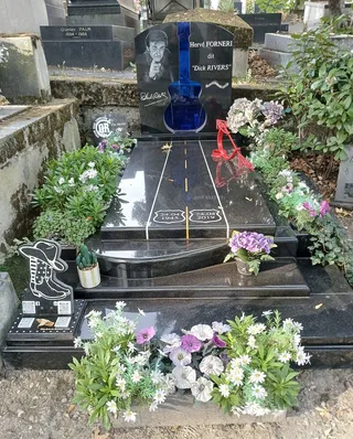 Photographie : la tombe de Dick Rivers au cimetière de Montmartre