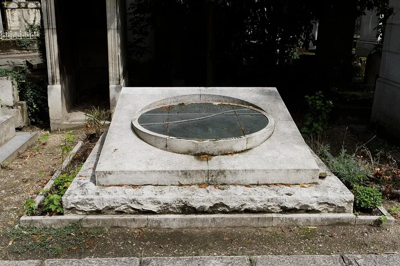 Photographie : la tombe de Fernand Braudel au cimetière du Père-Lachaise