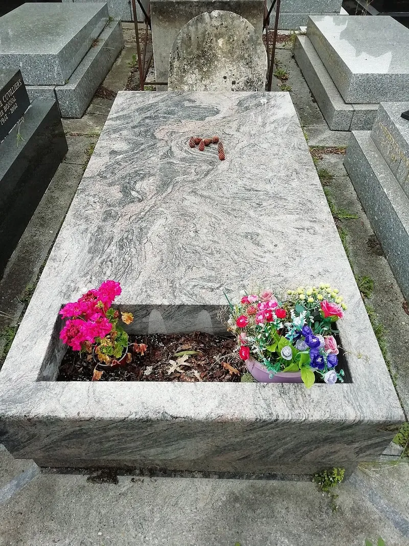 Photographie : la tombe de Francis Girod au cimetière du Montparnasse