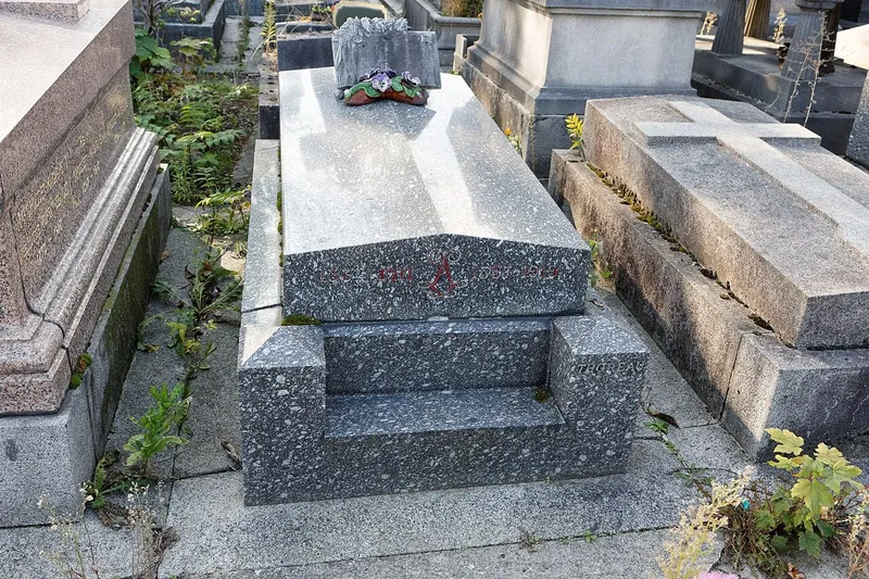 Photographie : la tombe de Geneviève Lantelme au cimetière du Père-Lachaise