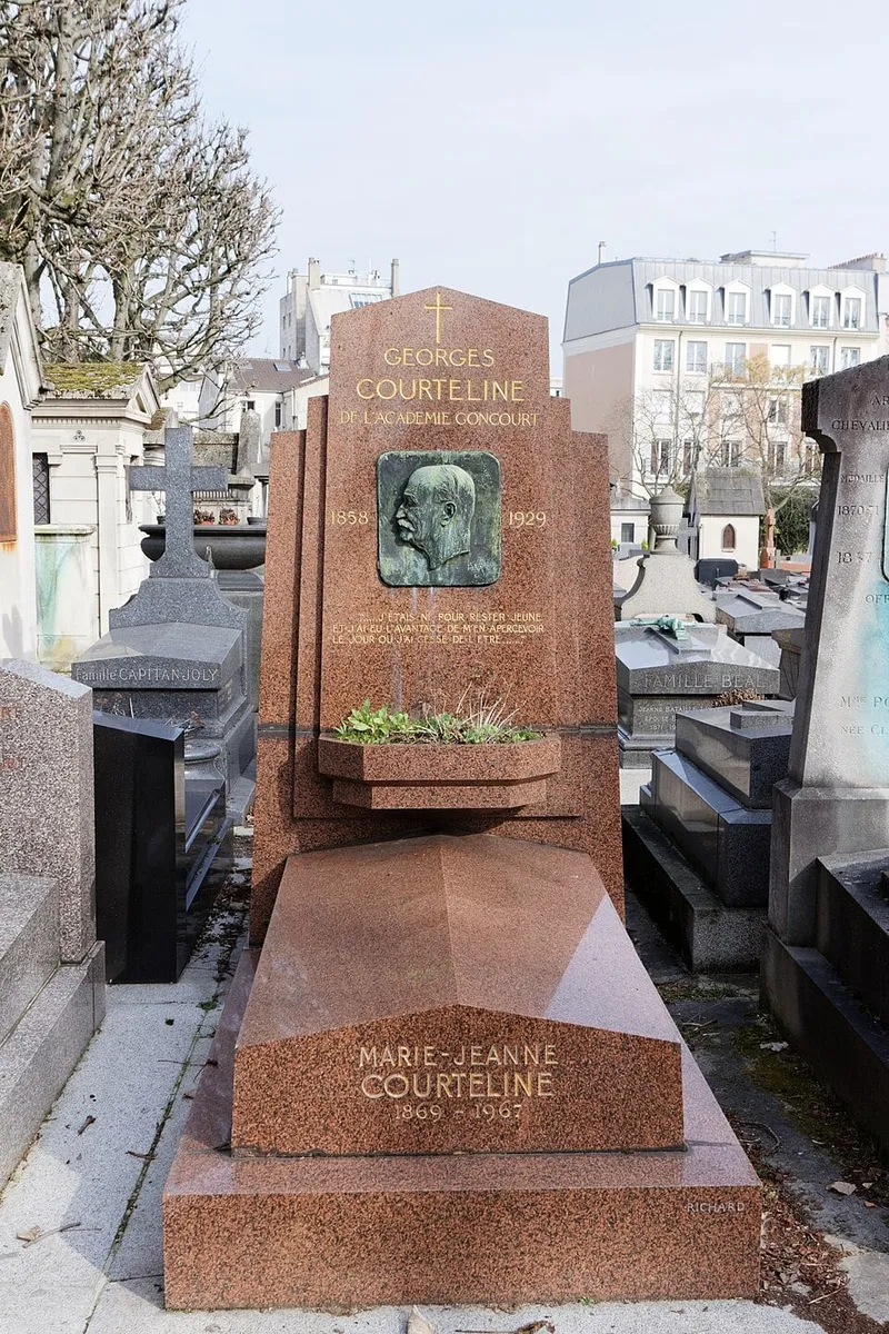 Photographie : la tombe de Georges Courteline au cimetière du Père-Lachaise