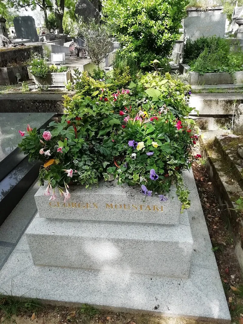 Photographie : la tombe de Georges Moustaki au cimetière du Père-Lachaise