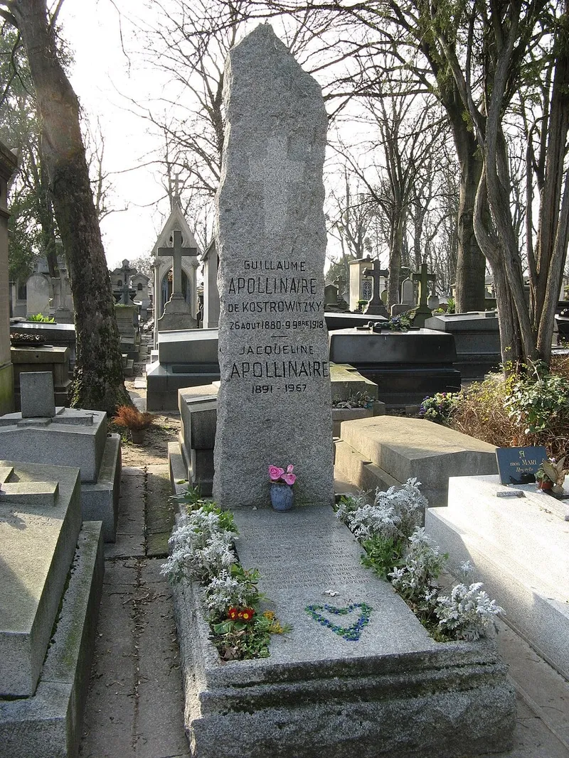 Photographie : la tombe de Guillaume Apollinaire au cimetière du Père-Lachaise