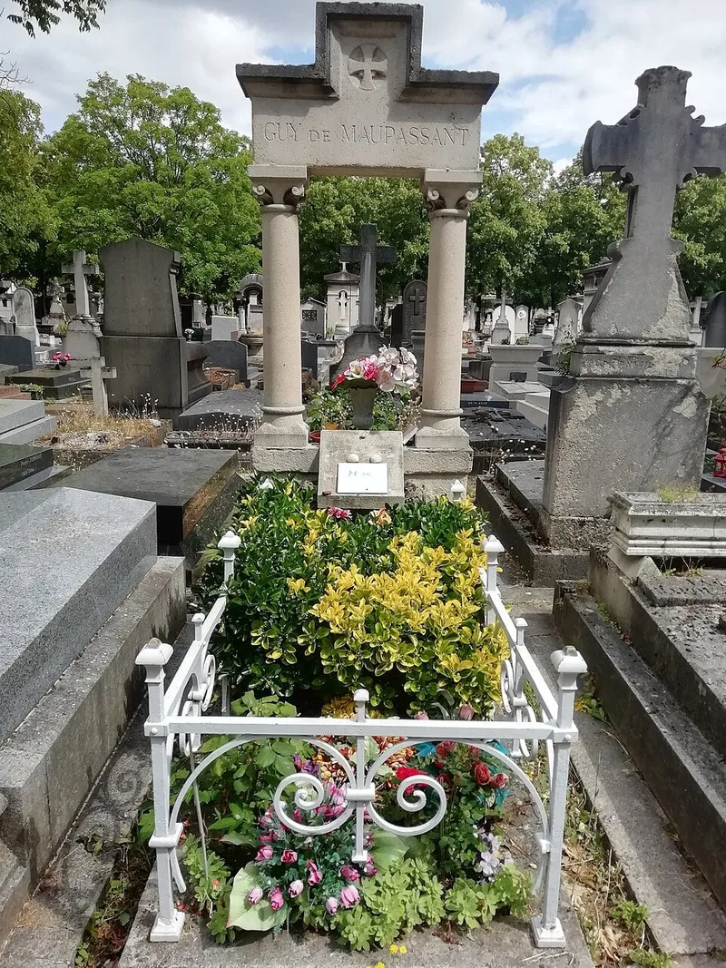 Photographie : la tombe de Guy de Maupassant au cimetière du Montparnasse