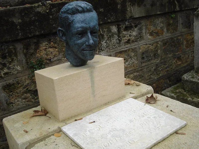 Photographie : la tombe de Jacques Decour au cimetière de Montmartre