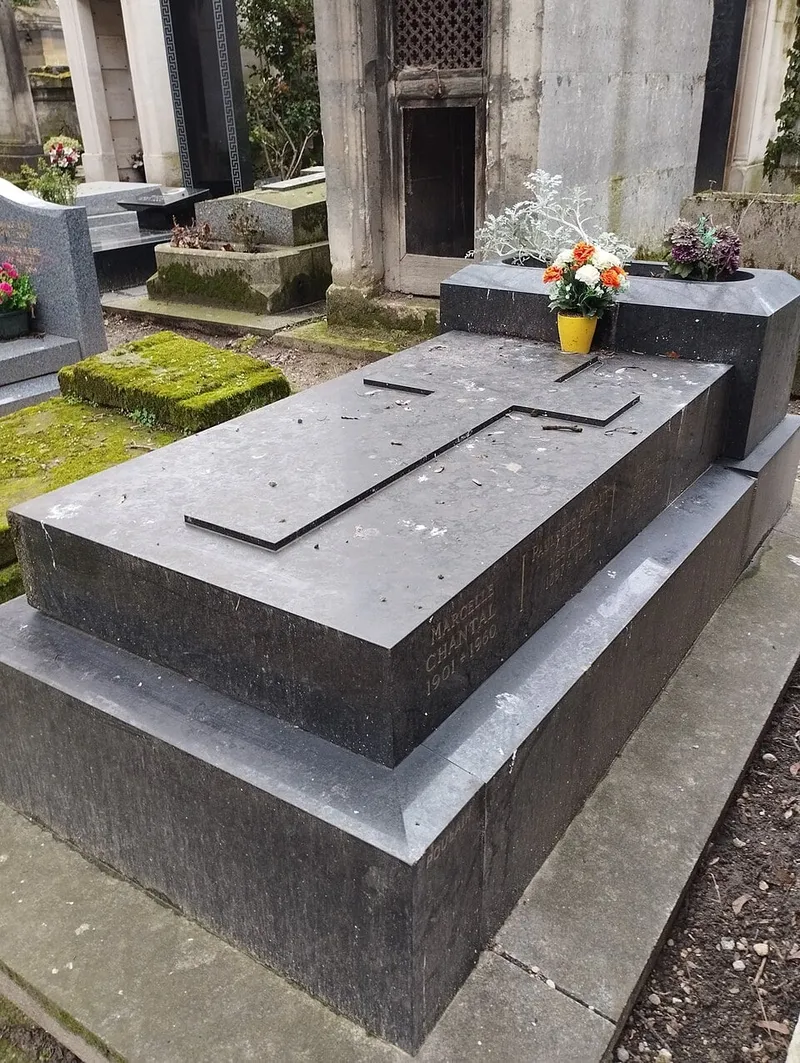 Photographie : la tombe de Jacques Rigaut au cimetière de Montmartre