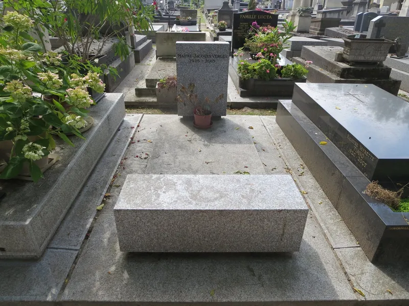 Photographie : la tombe de Jacques Vergès au cimetière du Montparnasse