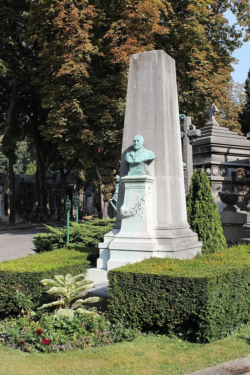 Photographie : la tombe de Jean-Charles Adolphe Alphand au cimetière du Père-Lachaise
