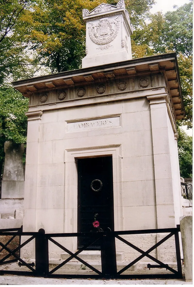 Photographie : la tombe de Jean-Jacques Cambacérès au cimetière du Père-Lachaise