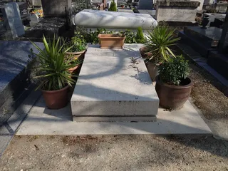 Photographie : la tombe de Jean-Louis Debré au cimetière du Montparnasse