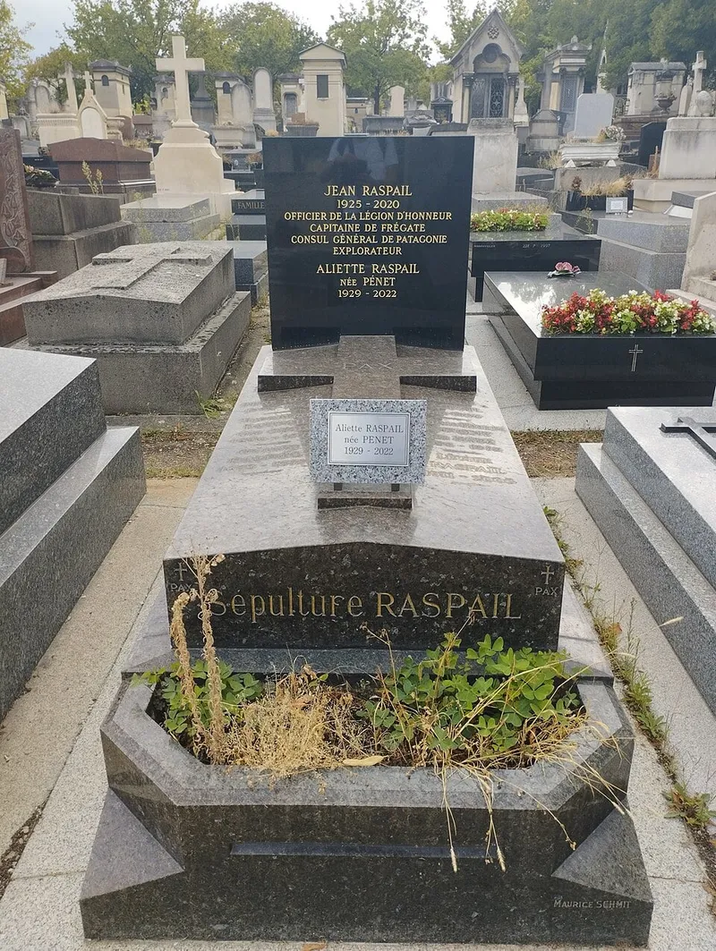 Photographie : la tombe de Jean Raspail au cimetière du Montparnasse