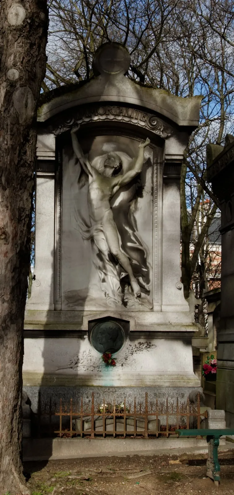Photographie : la tombe de Jean Reynaud au cimetière du Père-Lachaise
