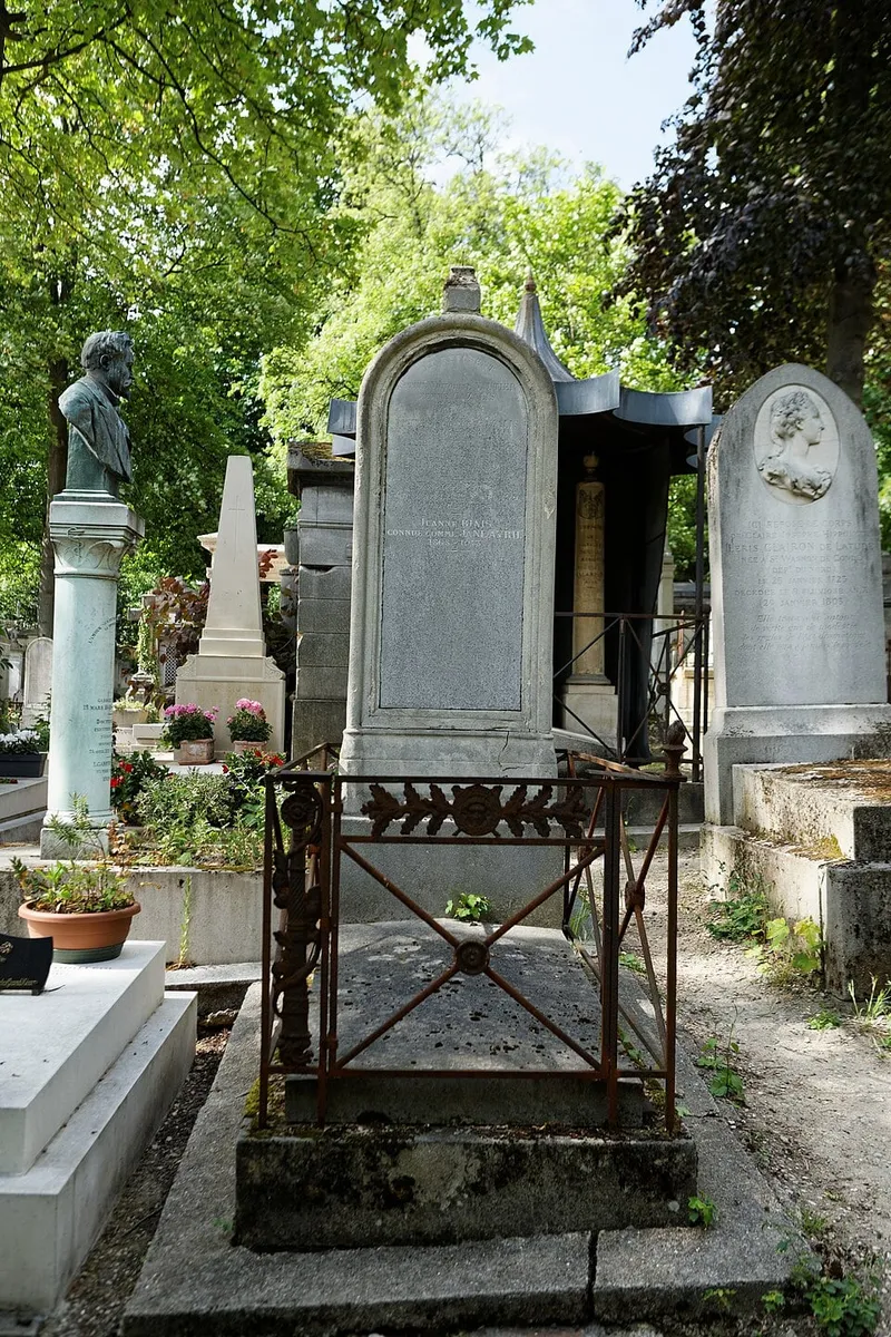 Photographie : la tombe de Jeanne Avril au cimetière du Père-Lachaise
