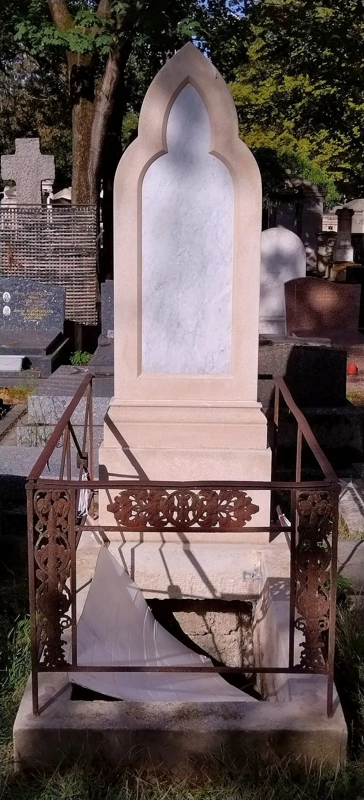 Photographie : la tombe de Jeanne de Tourbey au cimetière de Montmartre