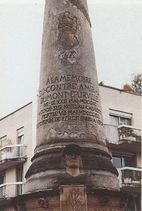 Photographie : la tombe de Jules Dumont d'Urville au cimetière du Montparnasse