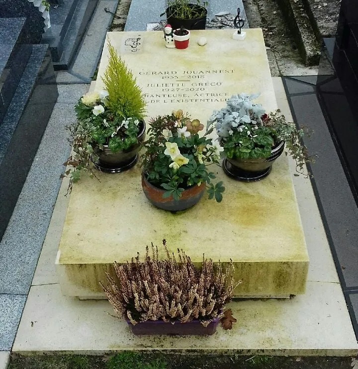 Photographie : la tombe de Juliette Gréco au cimetière du Montparnasse