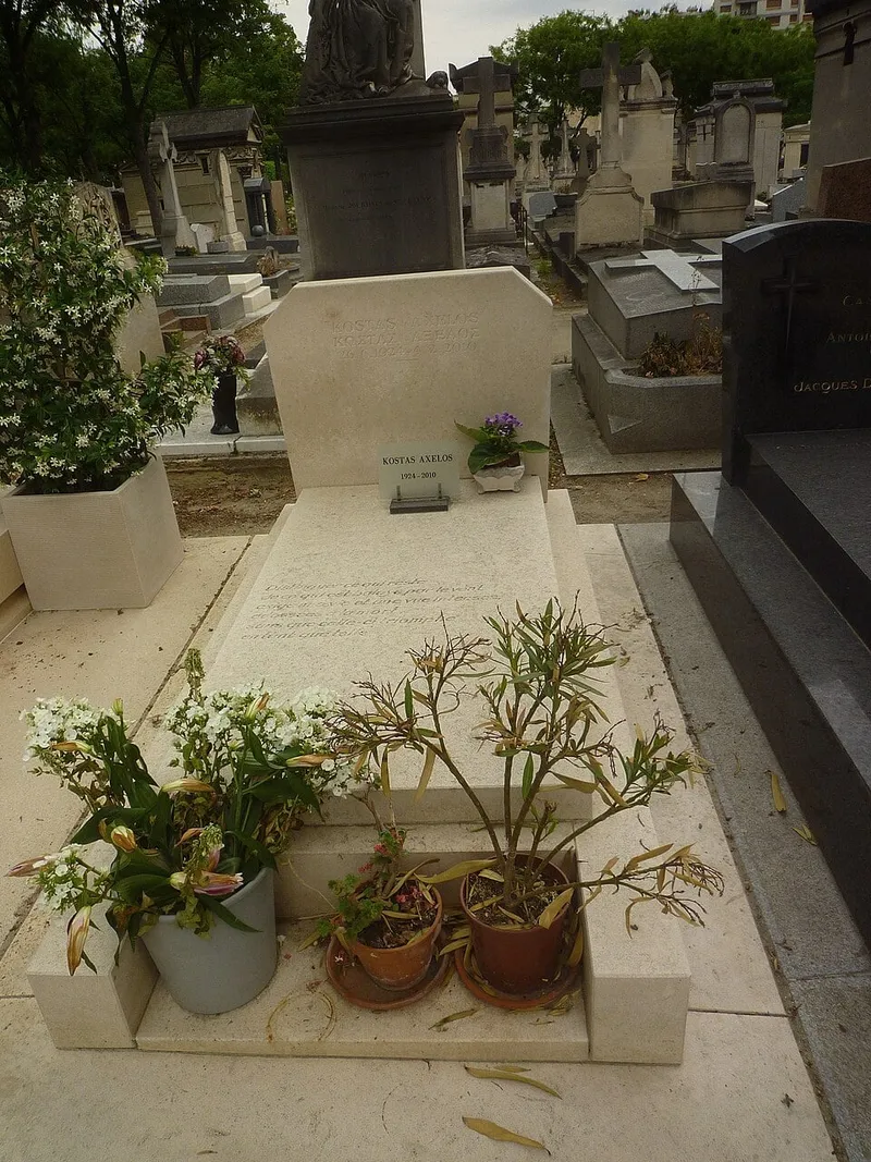 Photographie : la tombe de Kostas Axelos au cimetière du Montparnasse