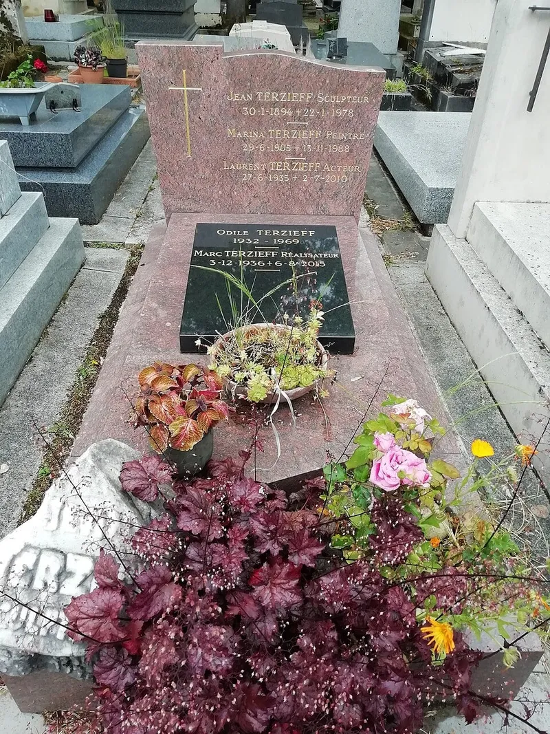 Photographie : la tombe de Laurent Terzieff au cimetière du Montparnasse