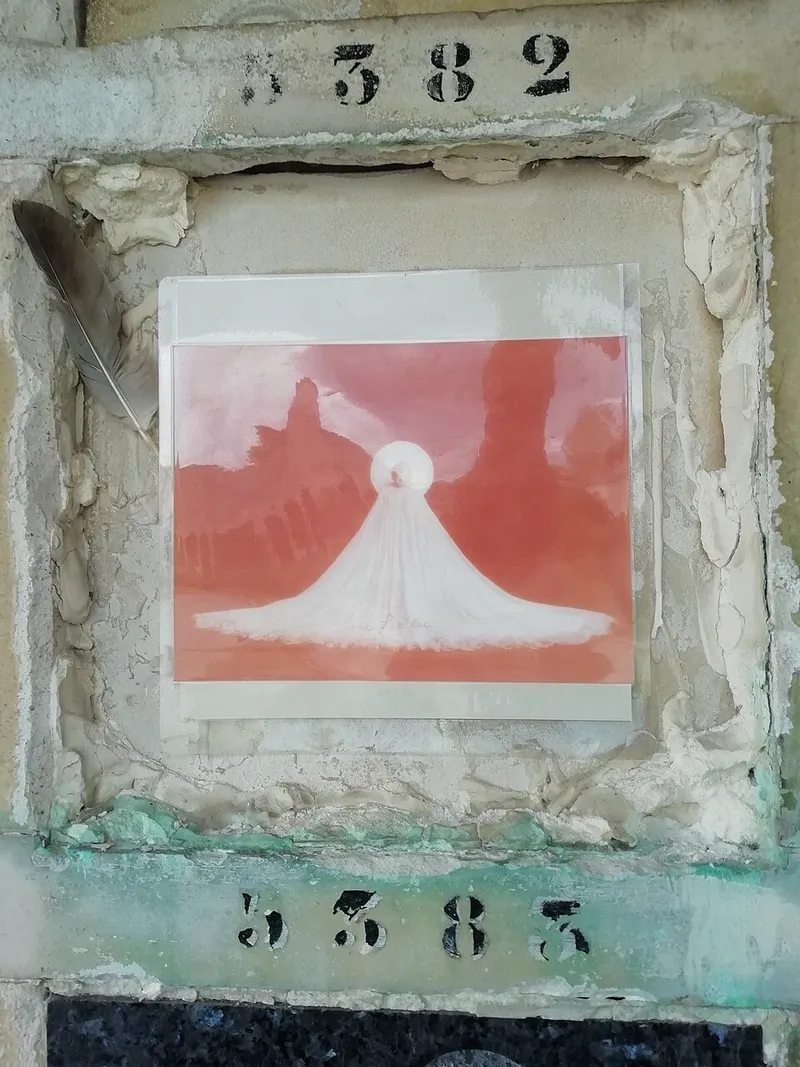 Photographie : la tombe de Loïe Fuller au cimetière du Père-Lachaise