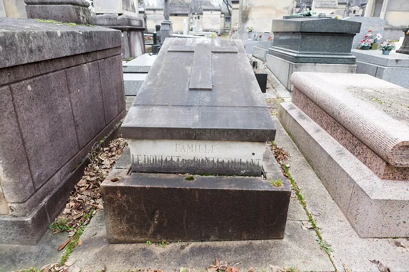 Photographie : la tombe de Louis-Gustave Doulcet de Pontécoulant au cimetière du Père-Lachaise