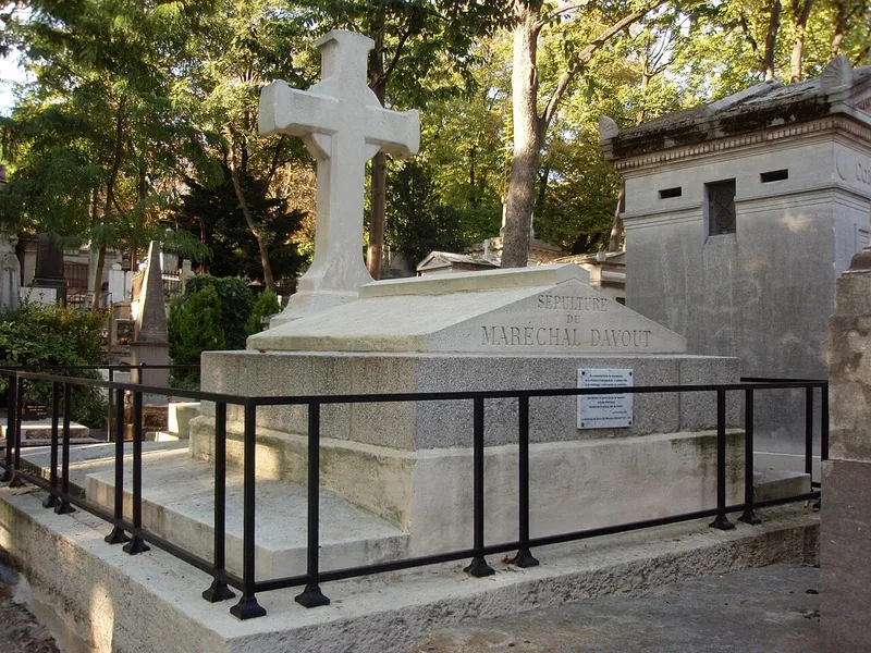 Photographie : la tombe de Louis-Nicolas Davout au cimetière du Père-Lachaise