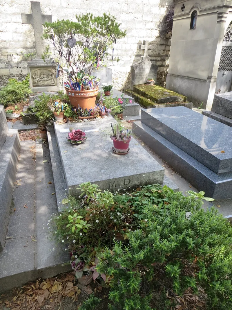 Photographie : la tombe de Marguerite Duras au cimetière du Montparnasse