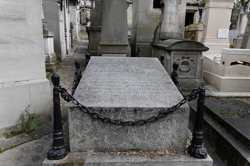 Photographie : la tombe de Marie-Armand de Guerry-Maubreuil au cimetière du Père-Lachaise