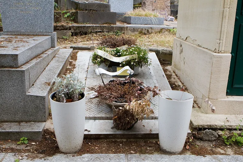 Photographie : la tombe de Marie Laforêt au cimetière du Père-Lachaise