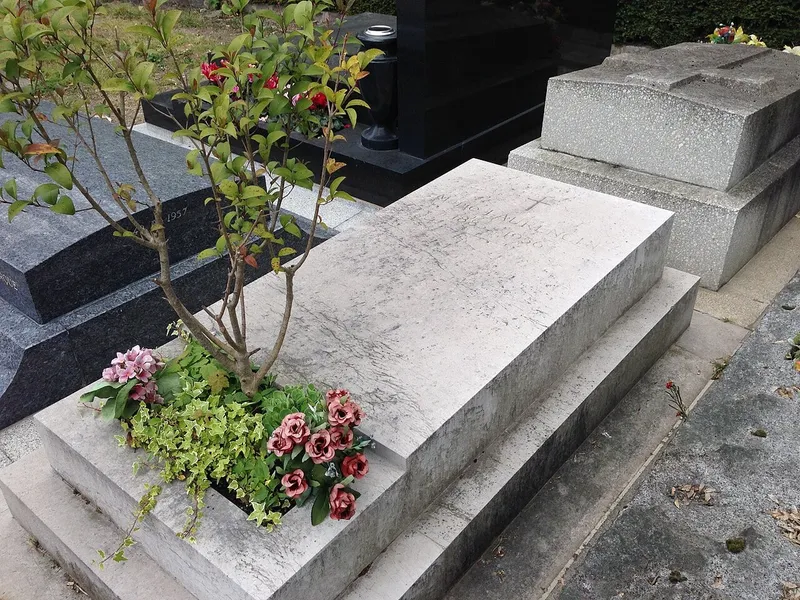 Photographie : la tombe de Marie Laurencin au cimetière du Père-Lachaise