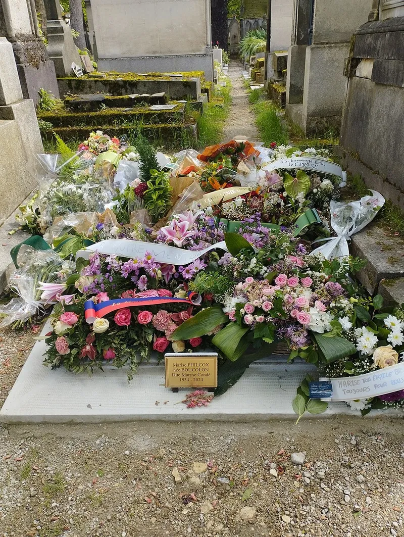 Photographie : la tombe de Maryse Condé au cimetière du Père-Lachaise