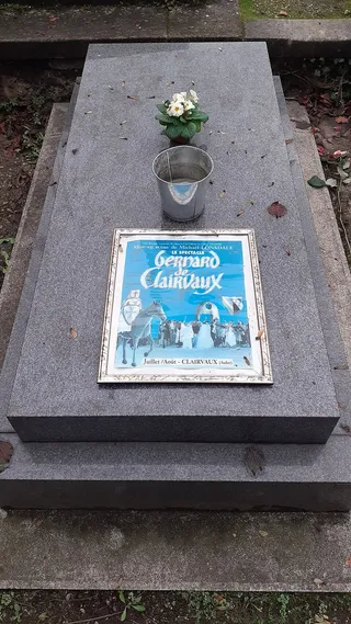Photographie : la tombe de Michael Lonsdale au cimetière de Montmartre